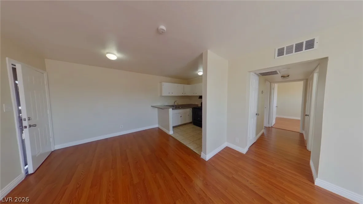 512 North Circle 4 — photo 3