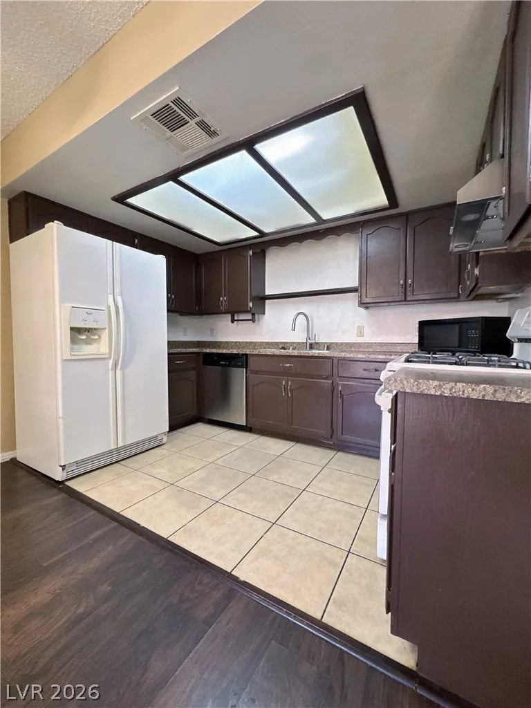 6659 West Tropicana Avenue 202 — photo 5