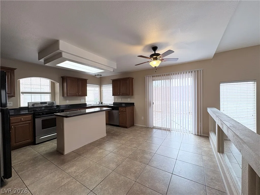 7621 Rustic Galleon Street — photo 5