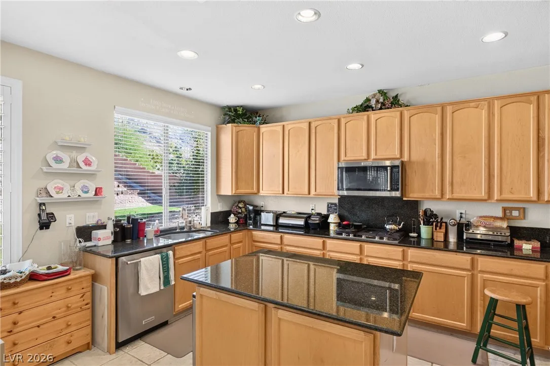 828 Temple View Drive — photo 5