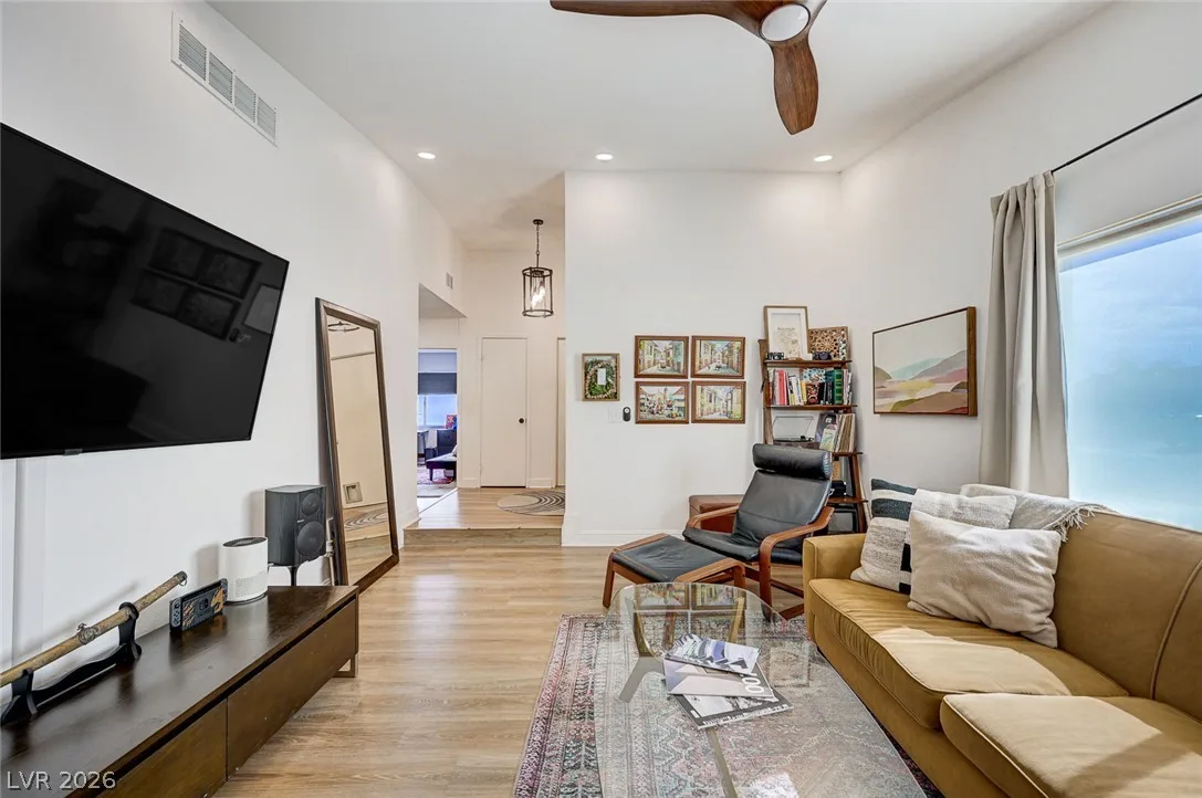 5646 Ibanez Avenue — photo 3
