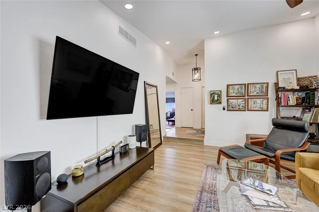 5646 Ibanez Avenue — photo 4