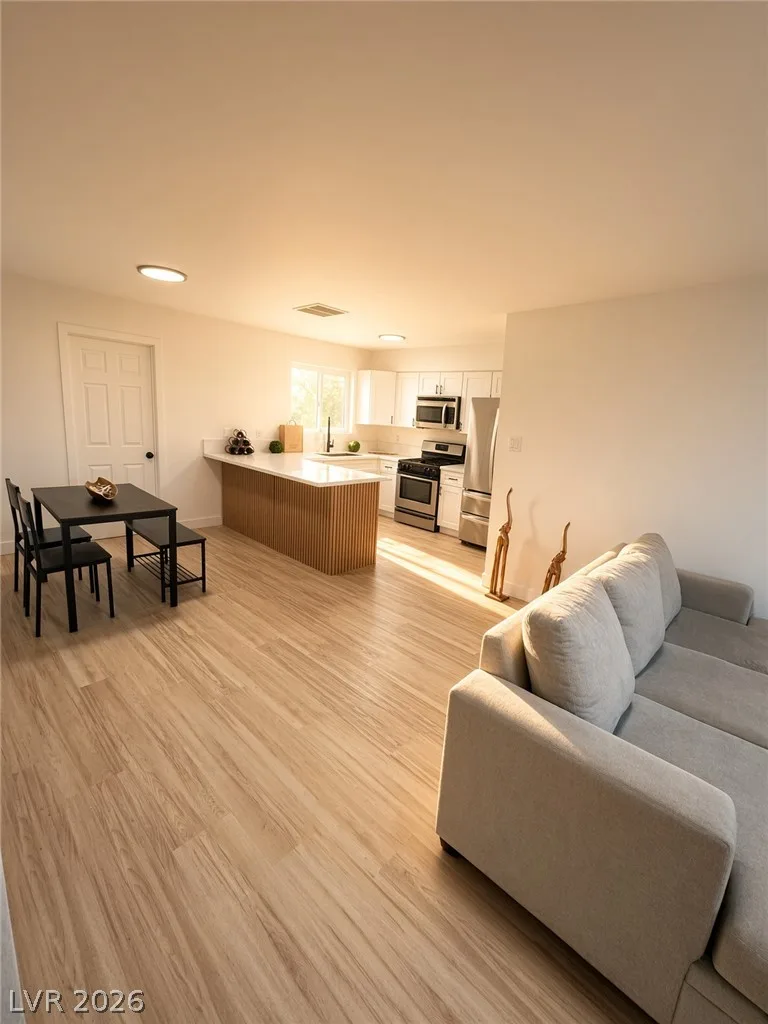 864 Parkhurst Street — photo 3
