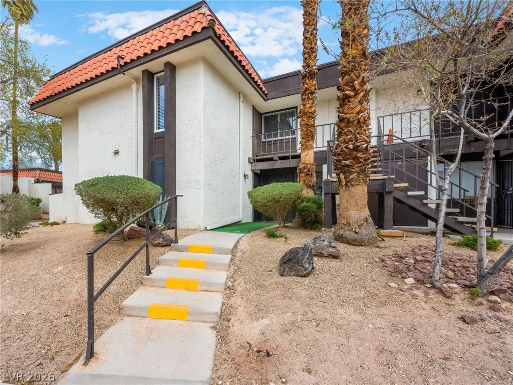 1405 Vegas Valley Drive 226 — photo 1