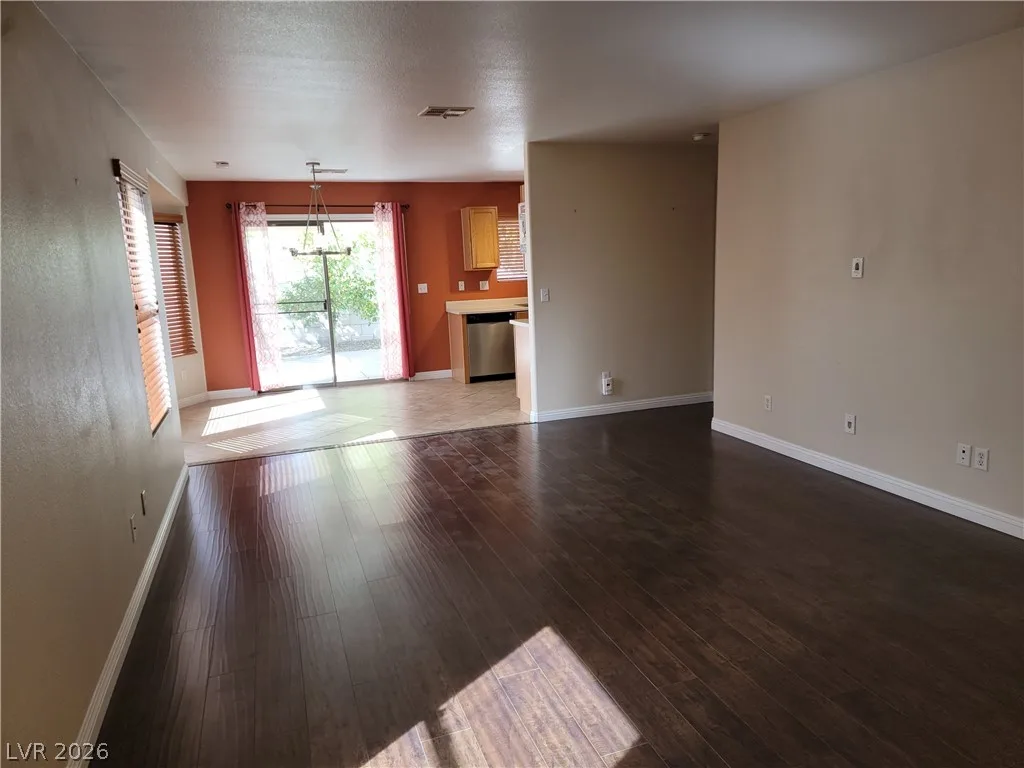 1086 Silver Creek Avenue — photo 2