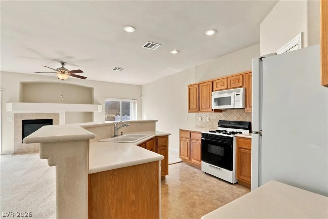 8835 Traveling Breeze Avenue 103 — photo 5