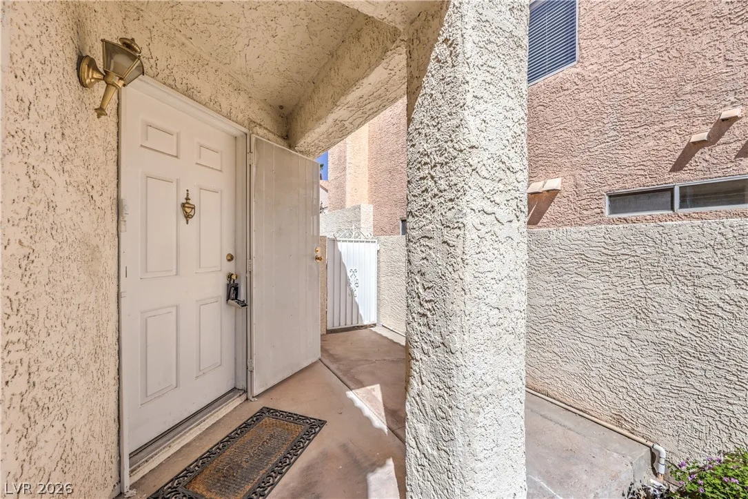 9824 Russett Wood Circle — photo 5