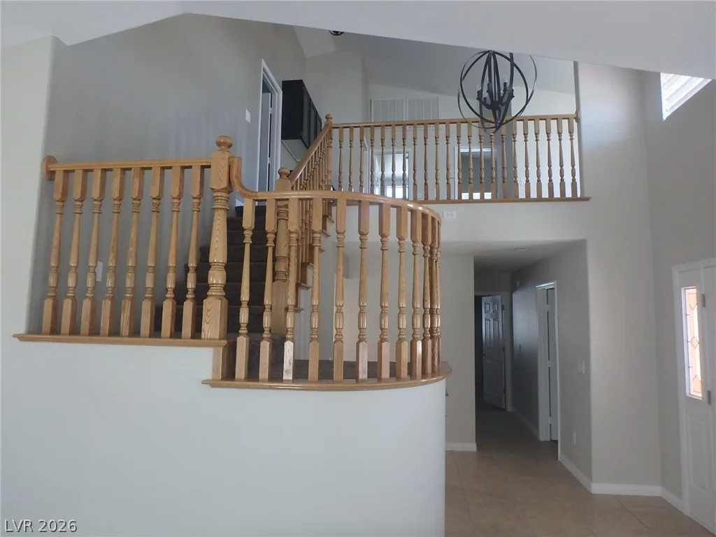 8421 GILLETTE Avenue - — photo 3