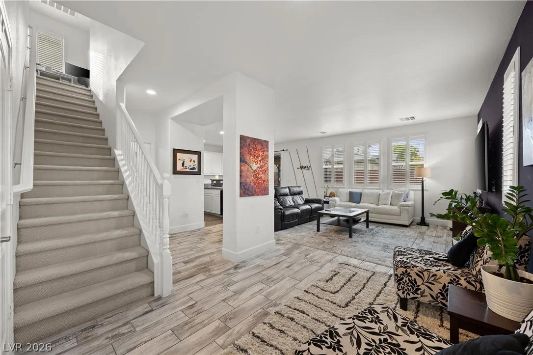 16 Yellow Peak Avenue — photo 3