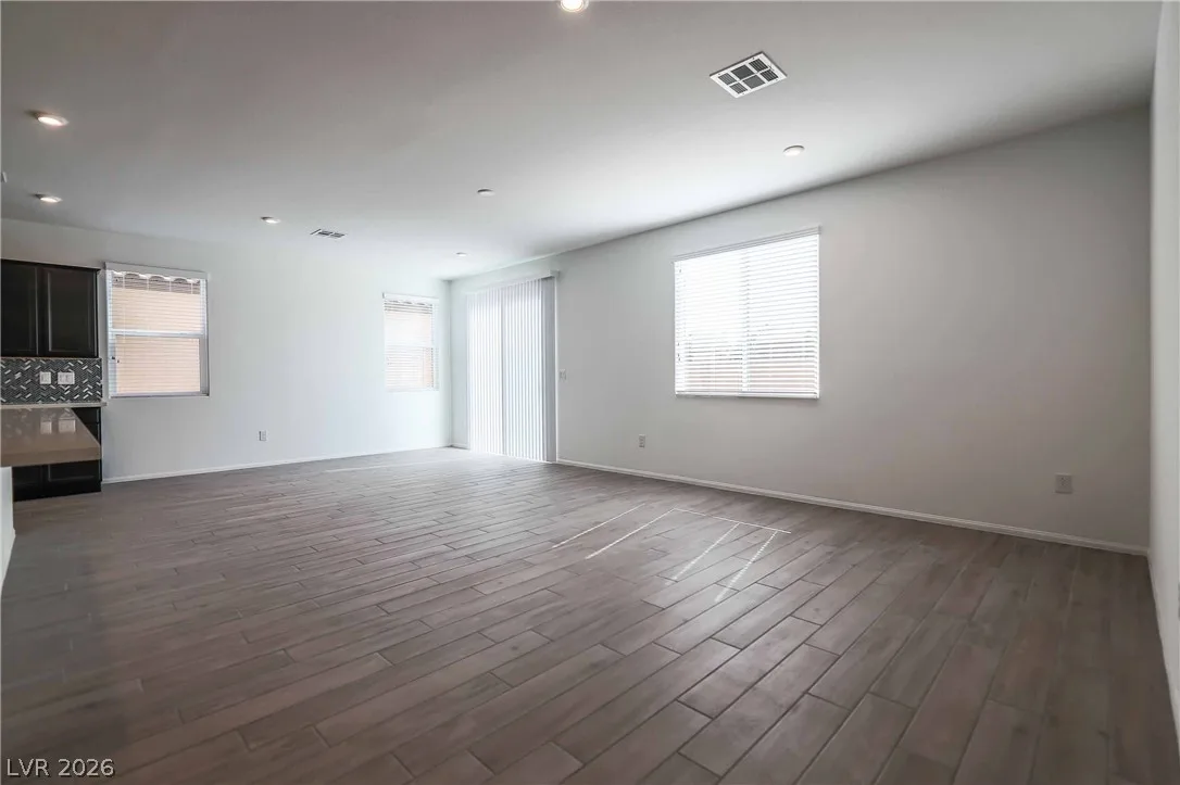 203 RED SANDSTONE Avenue — photo 4