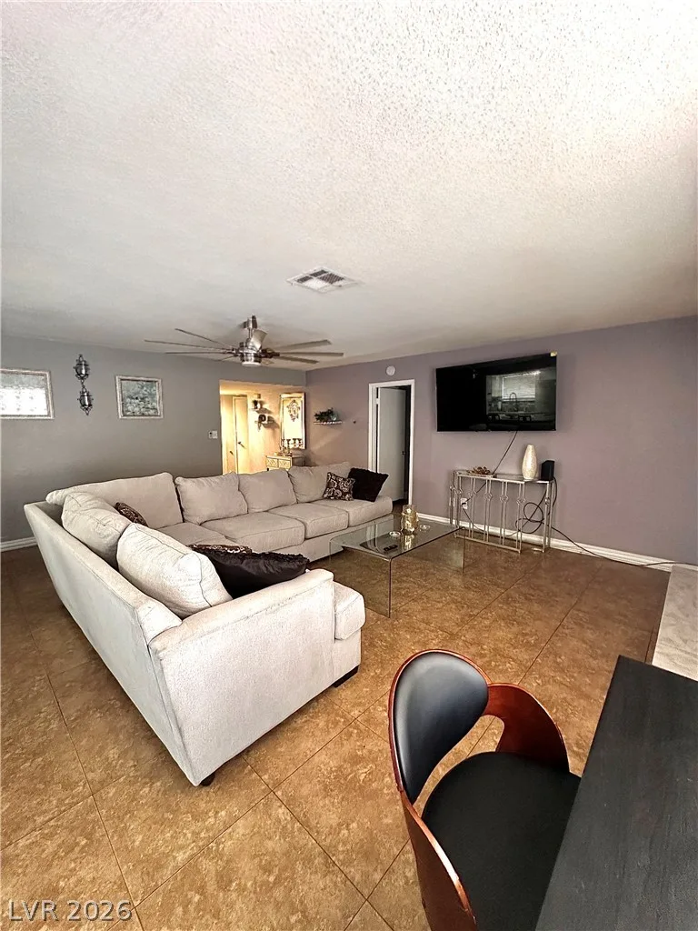 5045 Hayward Avenue — photo 3