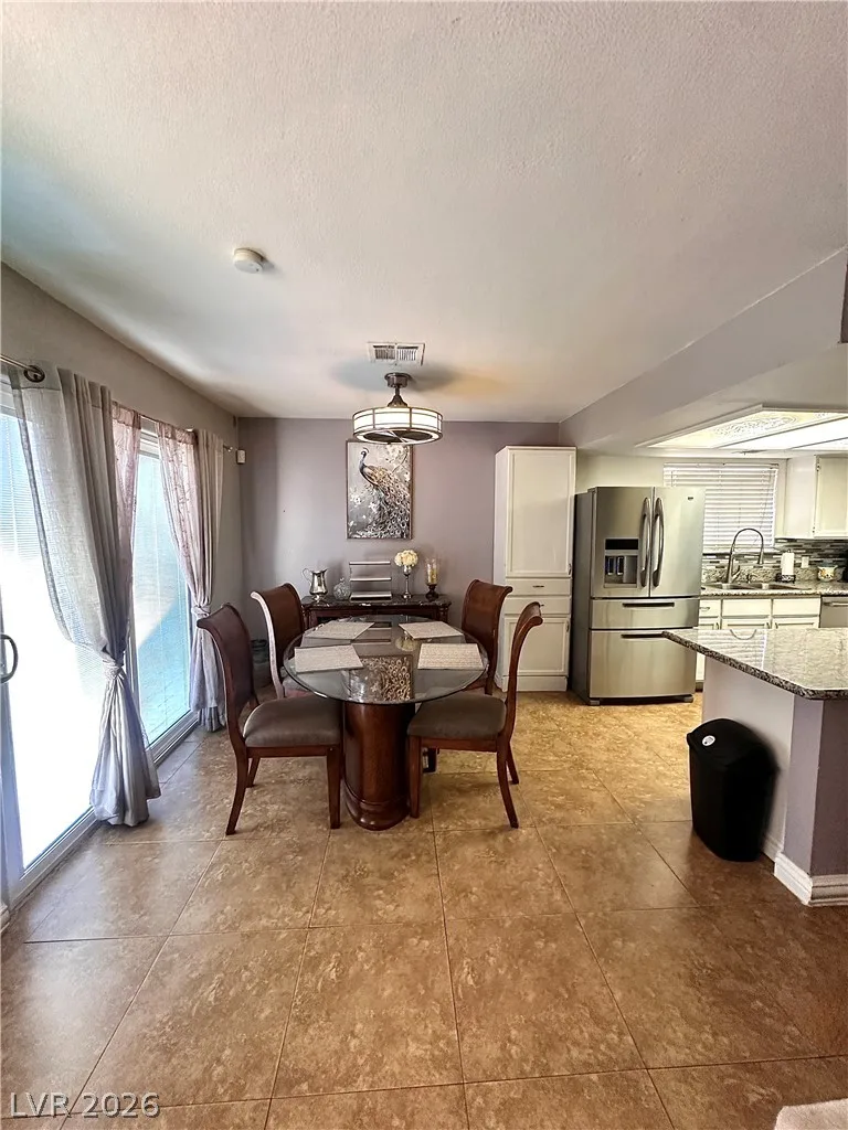 5045 Hayward Avenue — photo 4