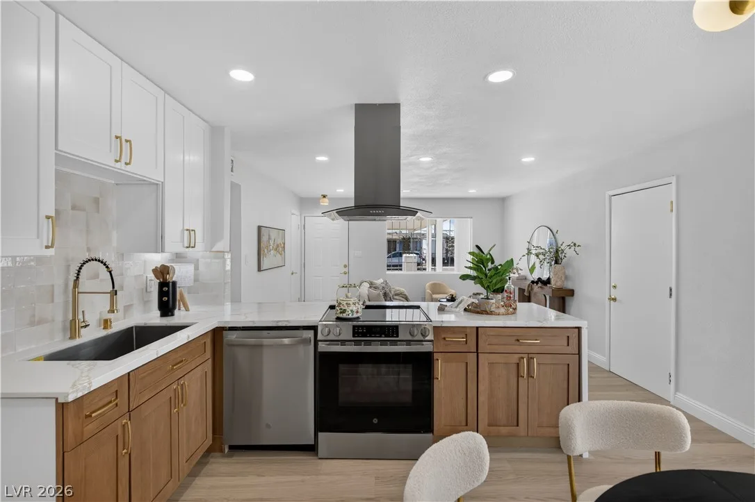 708 Van Ert Avenue — photo 1