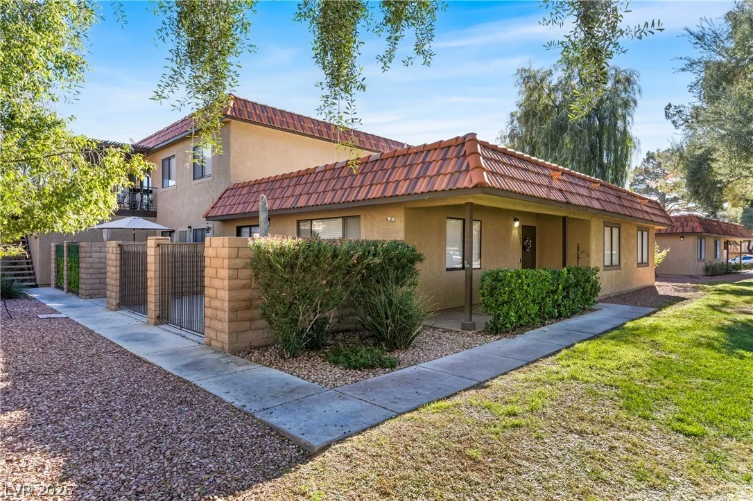 735 Apple Tree Court — photo 1