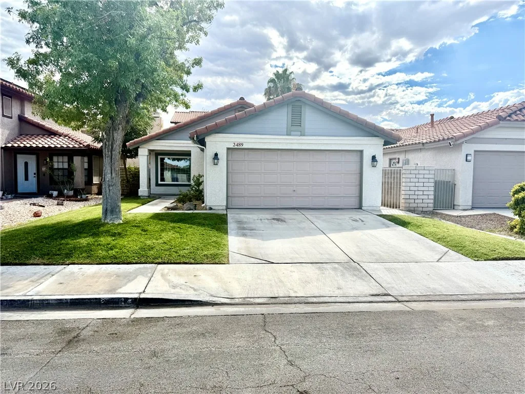 2489 Muirfield Avenue — photo 1
