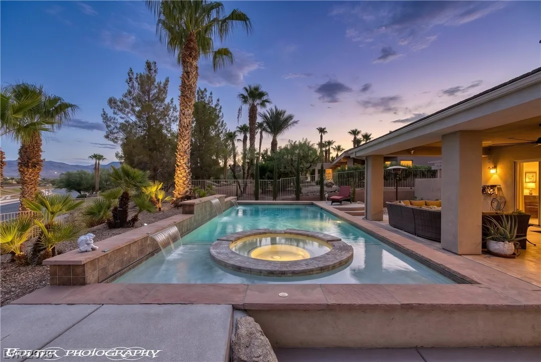 560 Rolling Hills Drive — photo 1