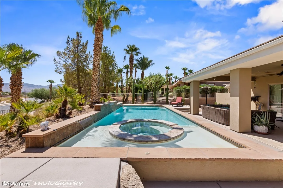 560 Rolling Hills Drive — photo 2