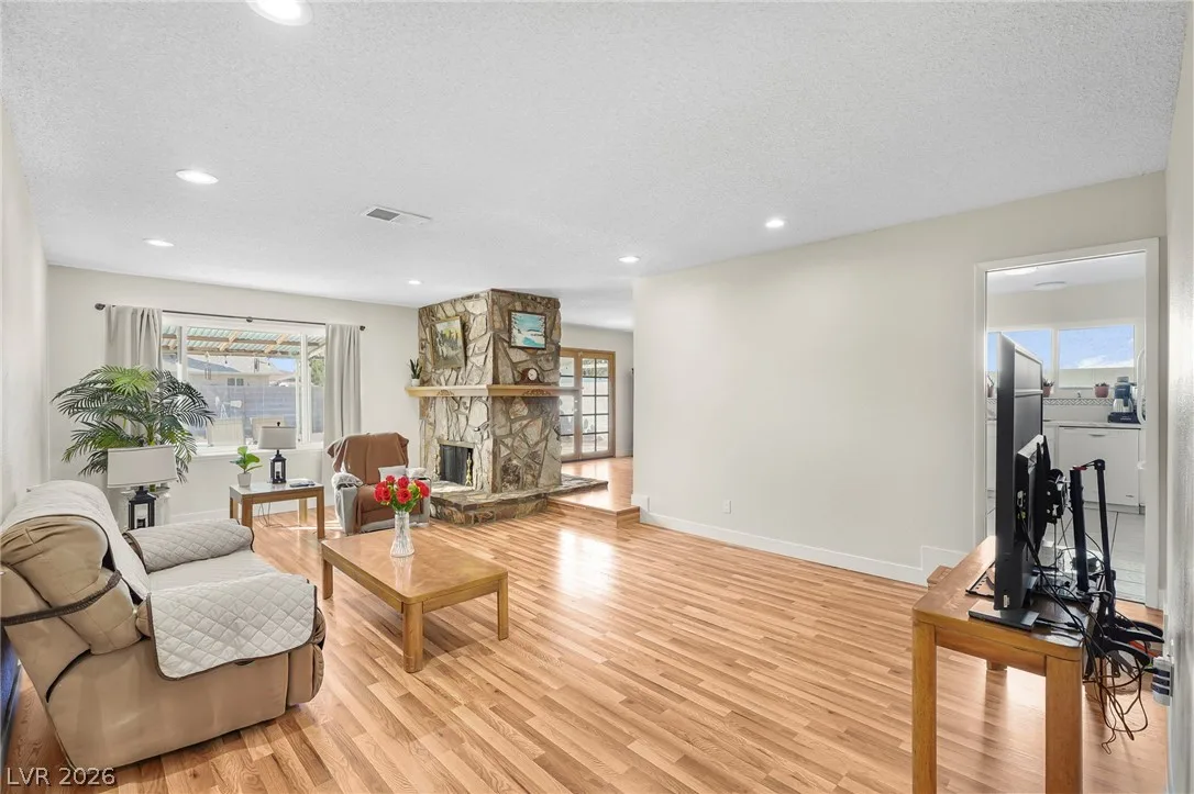 6917 Creekside Lane — photo 3