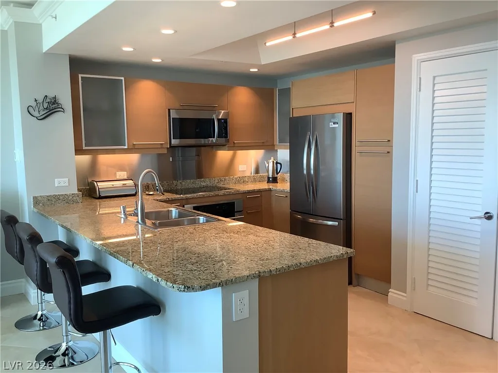 322 Karen Avenue 2501 — photo 5