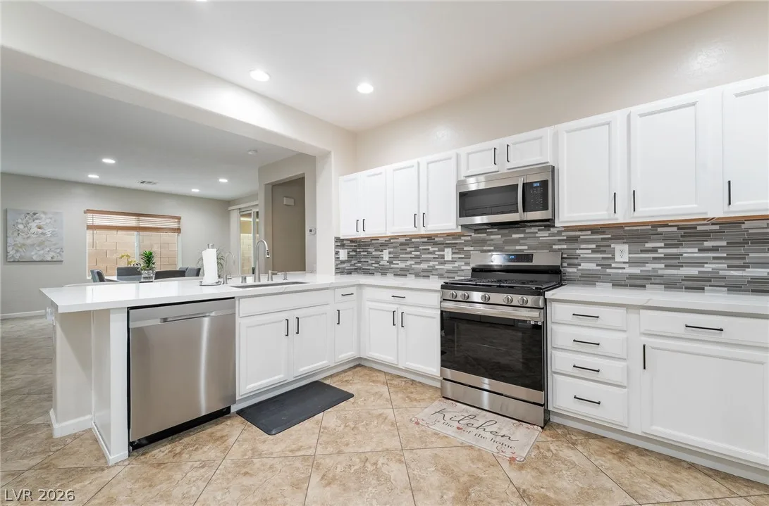 2572 Lockerbie Street — photo 5