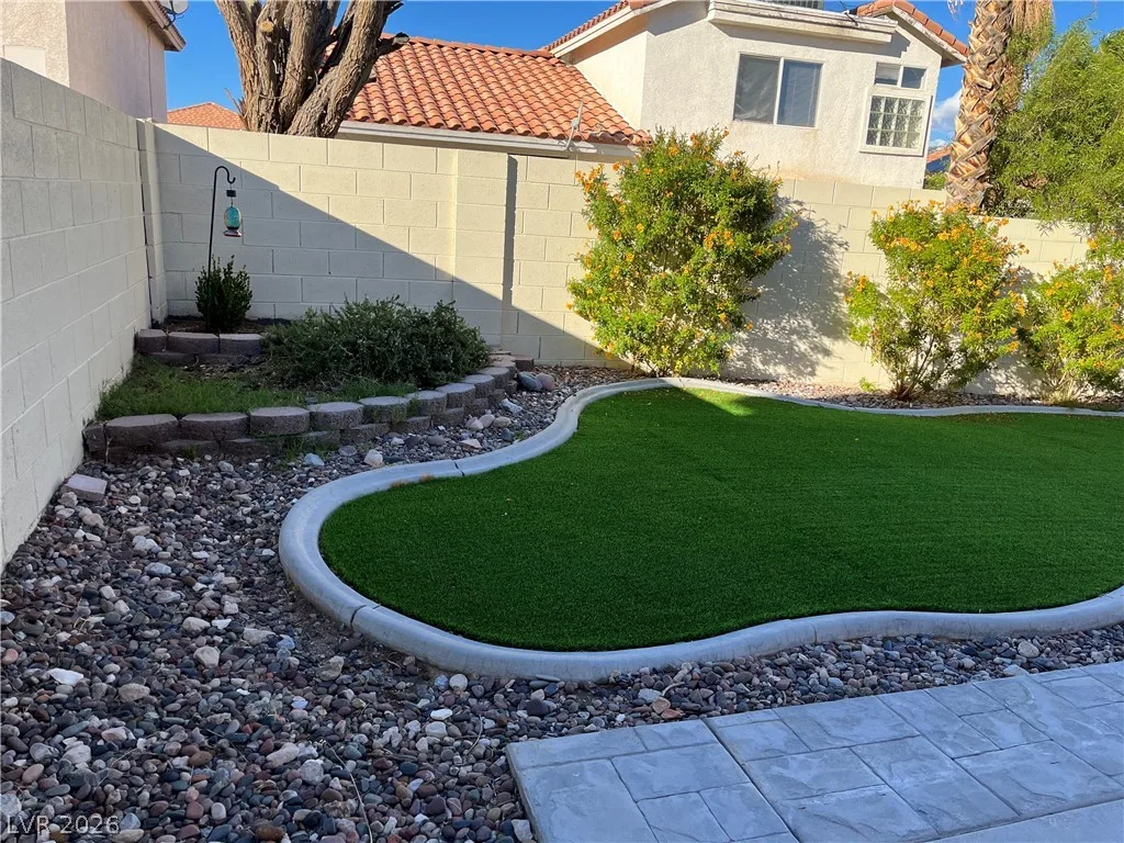 8724 Country Pines Avenue — photo 3