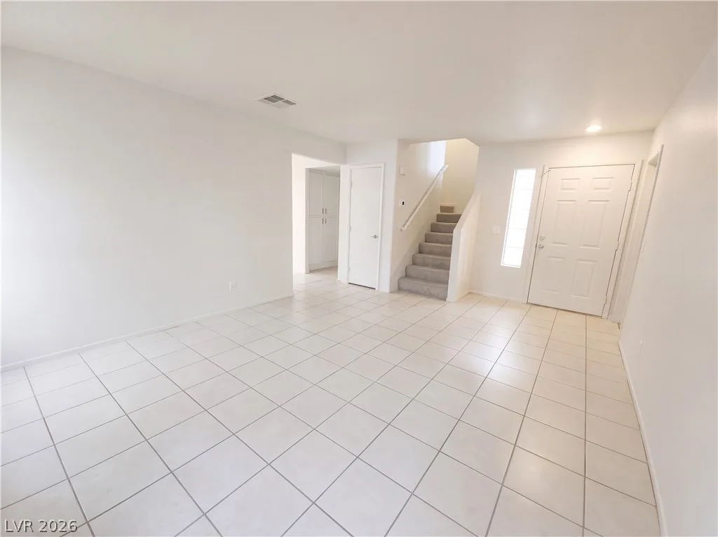 5040 Dancing Lights Avenue — photo 2
