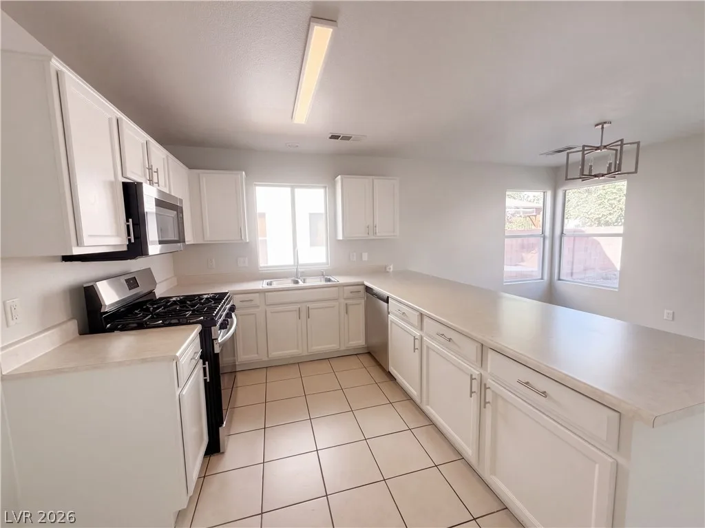 5040 Dancing Lights Avenue — photo 3