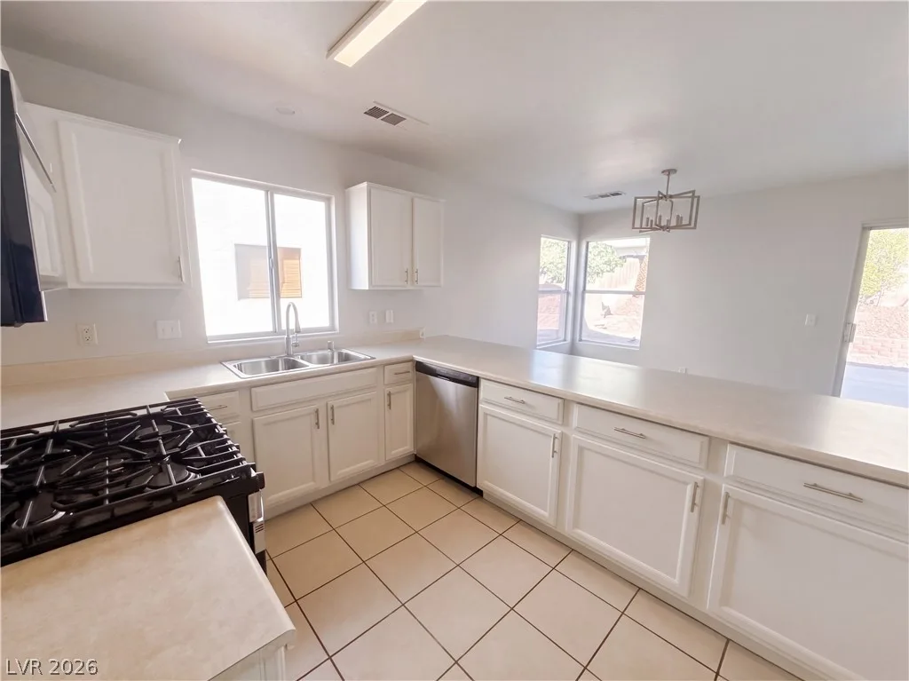 5040 Dancing Lights Avenue — photo 4