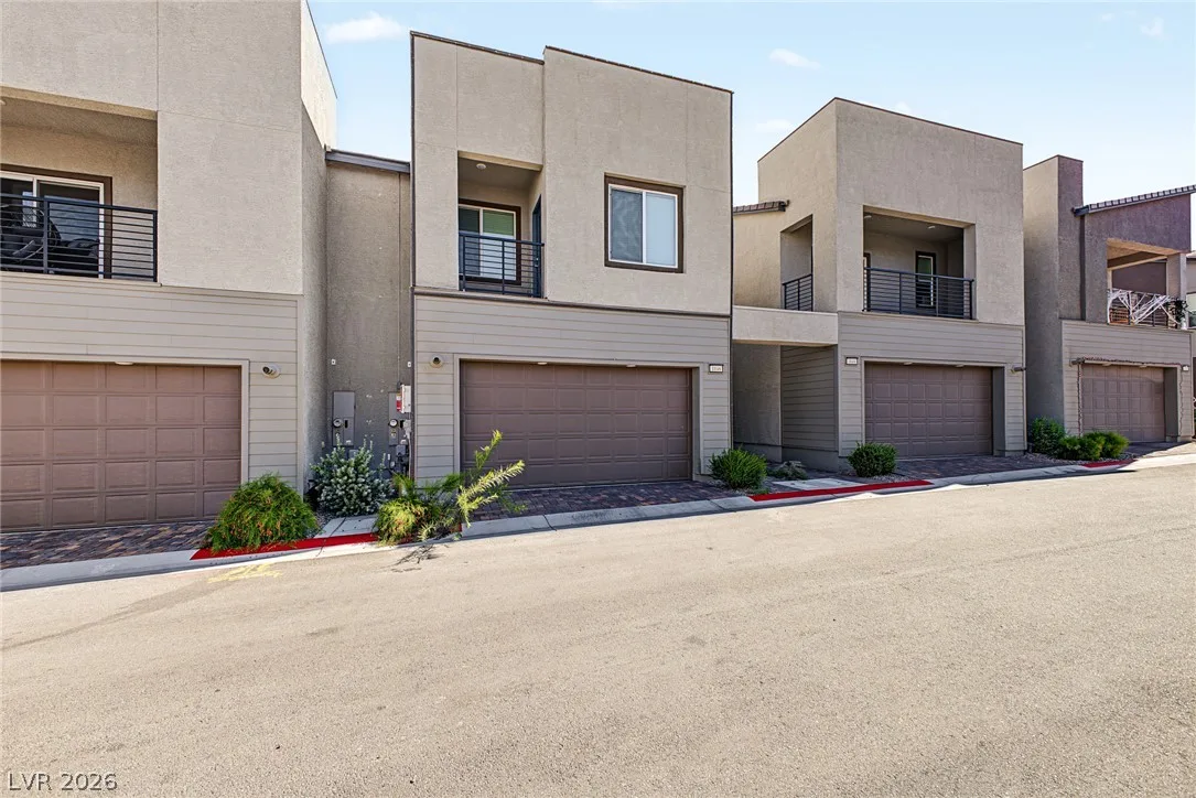 1046 Gabriela Ridge Lane — photo 2