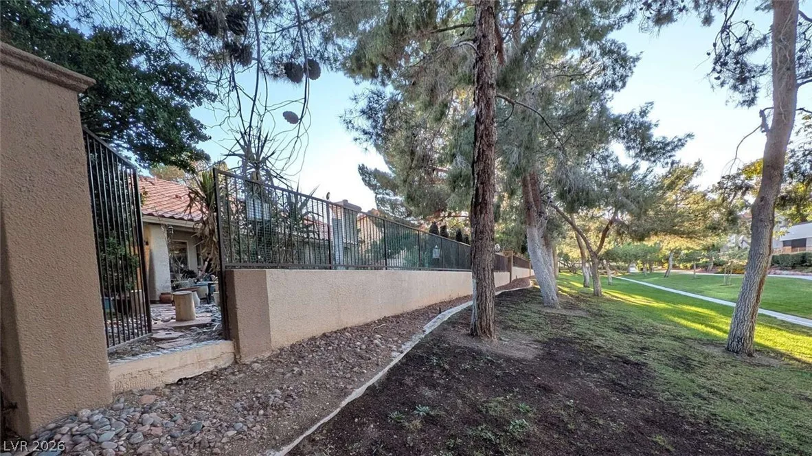 9108 Covered Wagon Avenue — photo 3