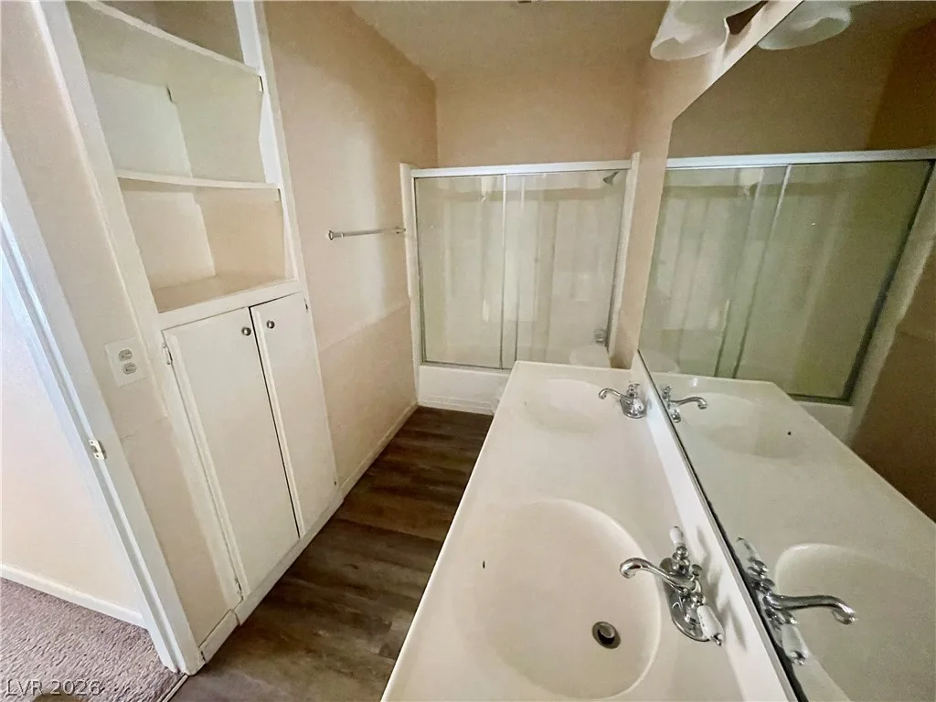 1405 Vegas Valley Drive 194 — photo 2