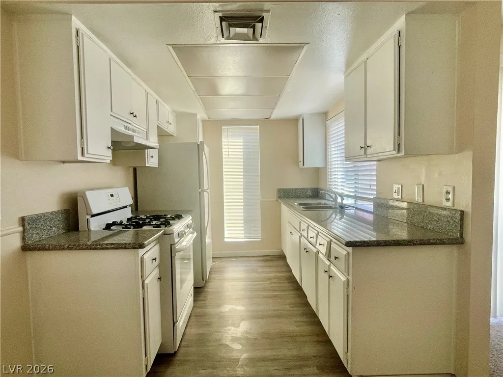 1405 Vegas Valley Drive 194 — photo 4