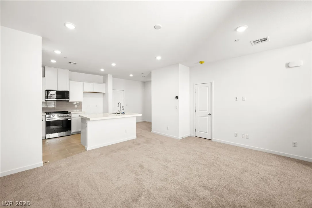 812 Atleigh Avenue — photo 3