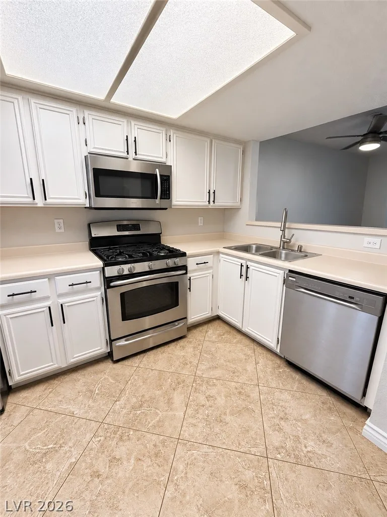 8070 West Russell Road 1015 — photo 1
