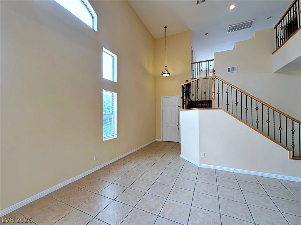 9057 Spinning Wheel Avenue — photo 5