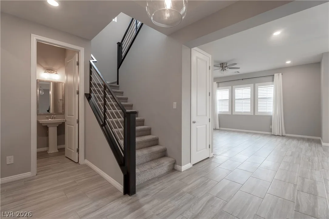 12385 Valley Chase Avenue — photo 2