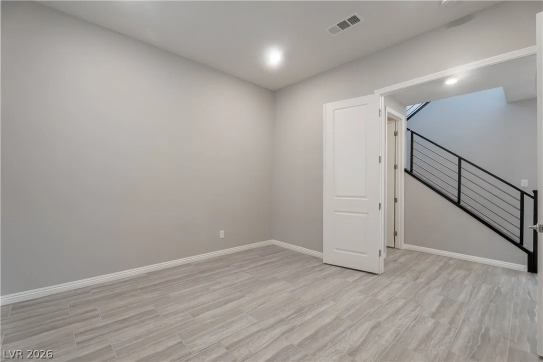 12385 Valley Chase Avenue — photo 4