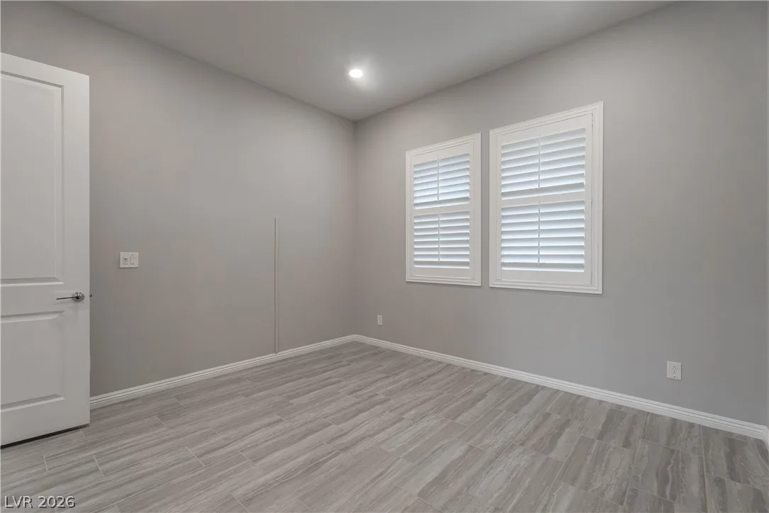 12385 Valley Chase Avenue — photo 5