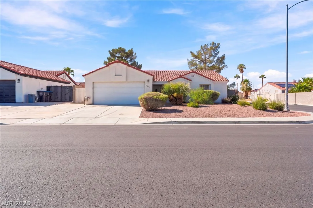 4219 Famoso Drive — photo 1