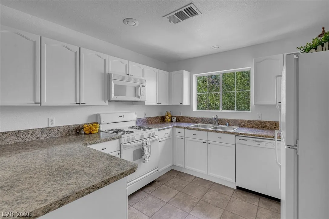 353 Amber Pine Street 203 — photo 1