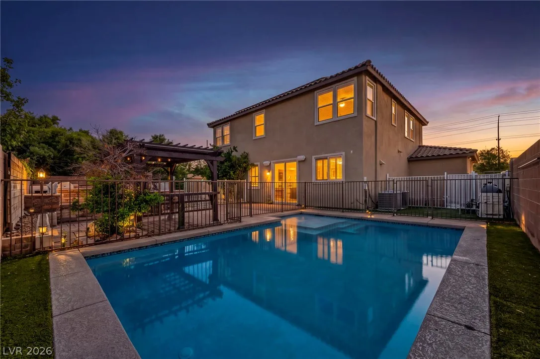 5924 Vista Creek Street — photo 2