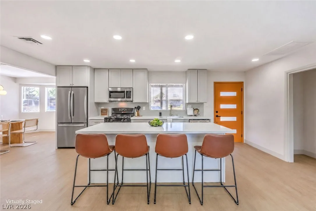 1004 Baker Avenue — photo 1