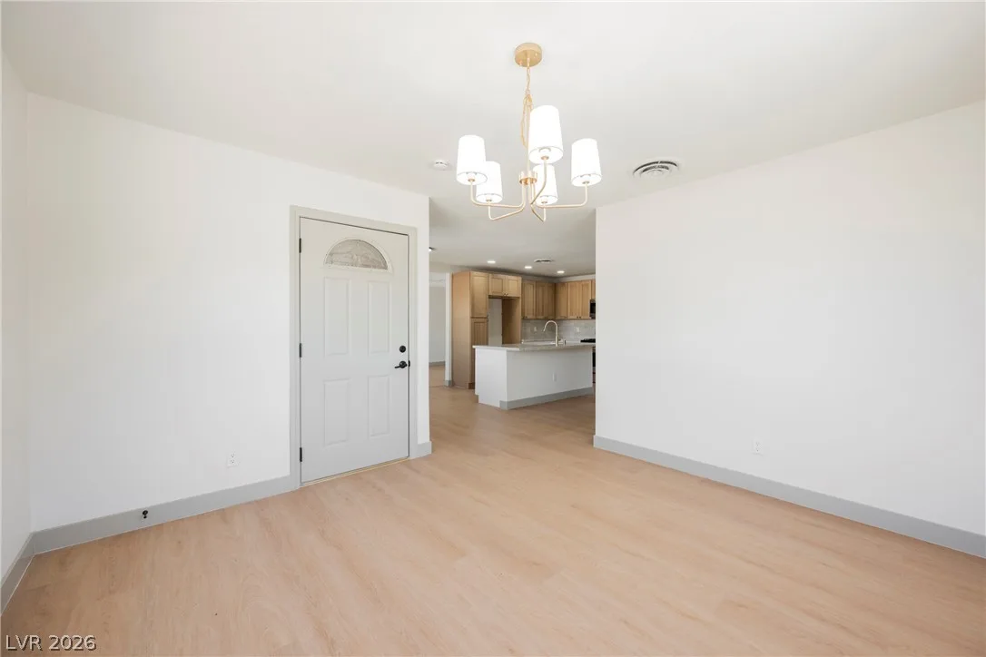 5637 Tunis Avenue — photo 5
