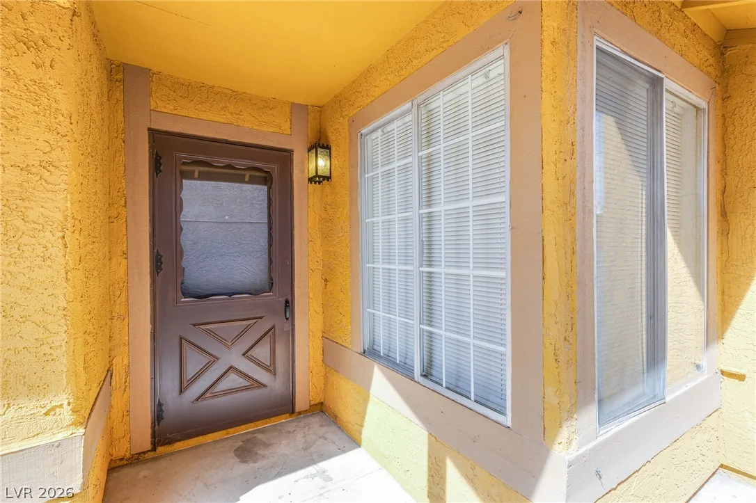 3821 Summer Breeze Circle — photo 3