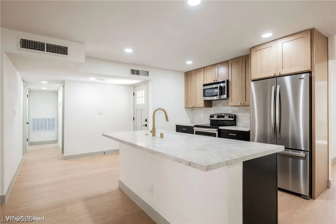 412 Gilday Avenue — photo 1