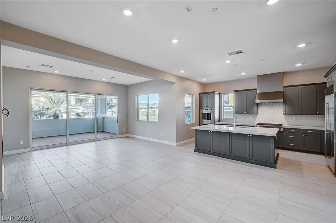 9204 Las Manaitas Avenue 302 — photo 1