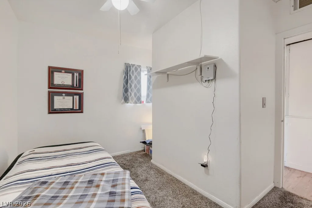 11 Washington Way — photo 1