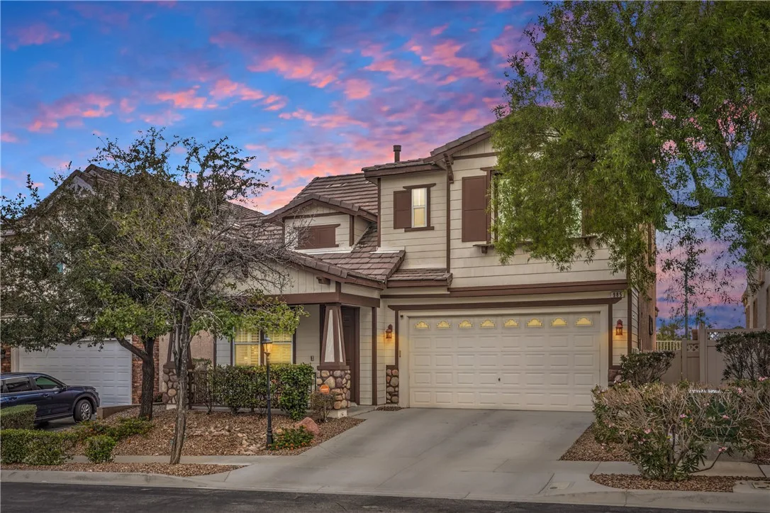 985 Sparkling Light Street — photo 1