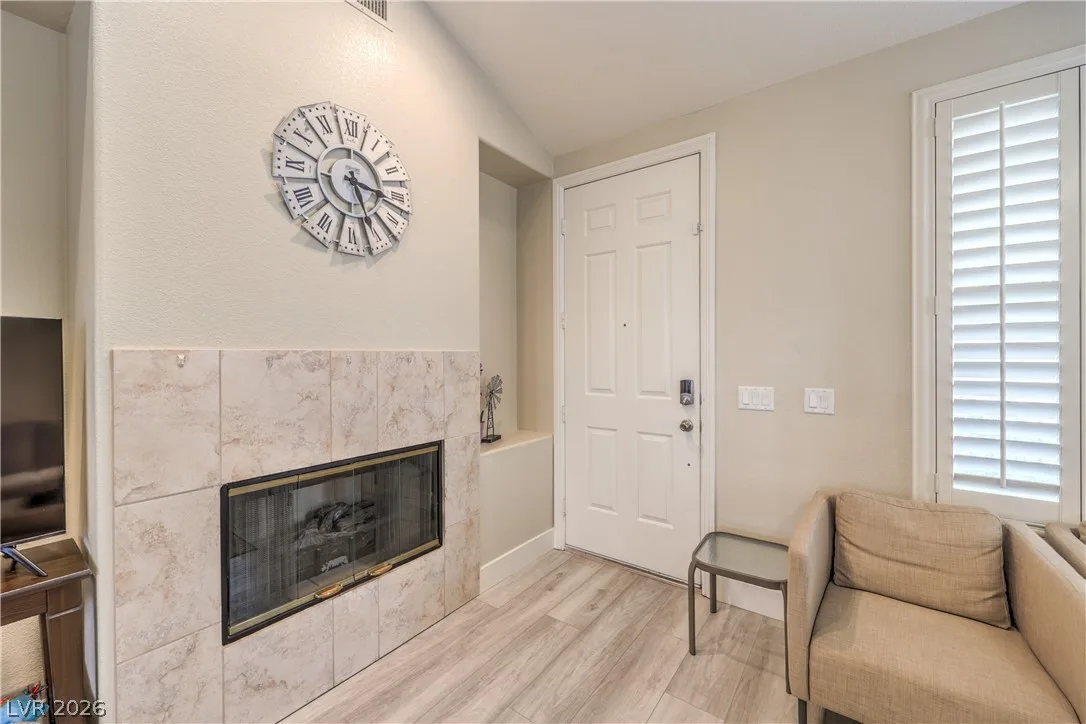 985 Sparkling Light Street — photo 5