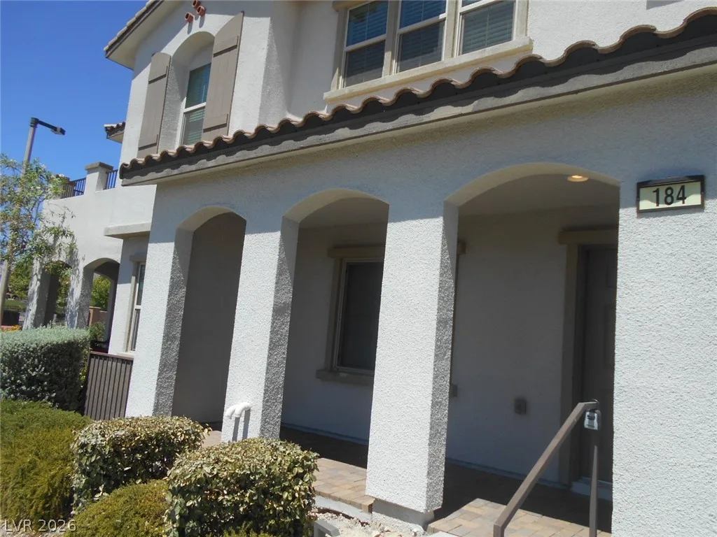 184 Petaluma Valley Drive — photo 1